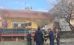 Evde çıkan yangında dumandan etkilenen yaşlı çift tedaviye alındı