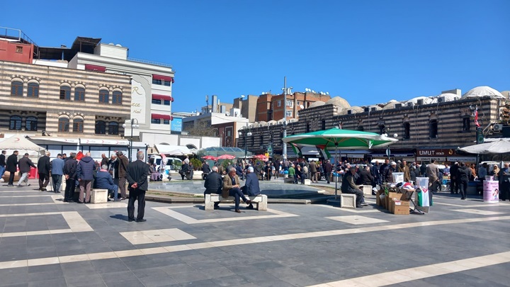 Havalar Isındı Vatandaşlar Güneşe Doydu