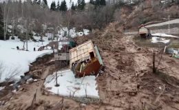 Artvin’de heyelan felaketi: Evler ve tarım arazileri zarar gördü