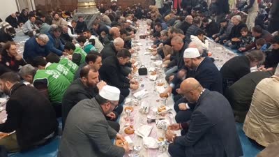 Hurma, su, ayran ve simitle Ümmet İftarı programı düzenlendi