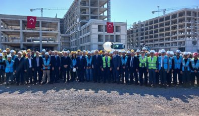 Sağlık Bakanı Memişoğlu, Diyarbakır Şehir Hastanesi İnşaatında İncelemelerde Bulundu