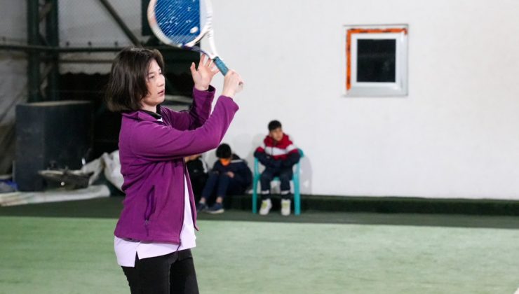8 Mart Tenis Turnuvasında Final: Kadın Dayanışması Kazandı