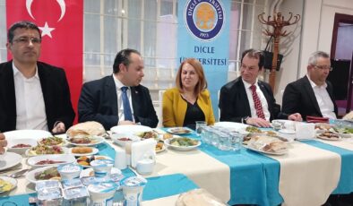 Dicle Üniversitesi Yönetimi Basın Temsilcileriyle İftarda Buluştu
