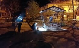 İki grup arasında çıkan bıçaklı kavgada 1 kişi öldü, 3 kişi yaralandı
