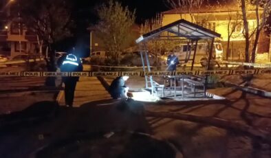 İki grup arasında çıkan bıçaklı kavgada 1 kişi öldü, 3 kişi yaralandı