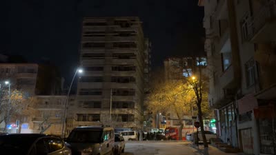 İnşaat halindeki binanın asansör boşluğuna düşen kişi öldü