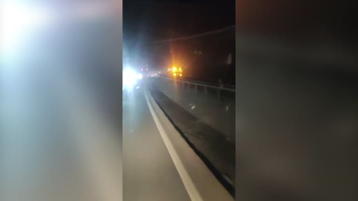 İplik yüklü tırda çıkan yangın ulaşımı aksattı