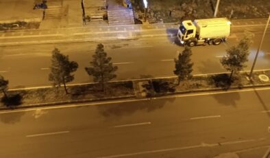 Kayapınar Belediyesi Bayram öncesi cadde ve sokakları temizledi