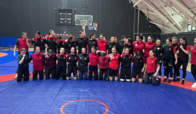 Kadın Güreş Milli Takımı’nın hedefi Avrupa şampiyonluğu