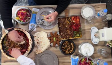 Kahramanmaraş’ın tescilli lezzeti “eli böğründe” iftarda ilgi görüyor