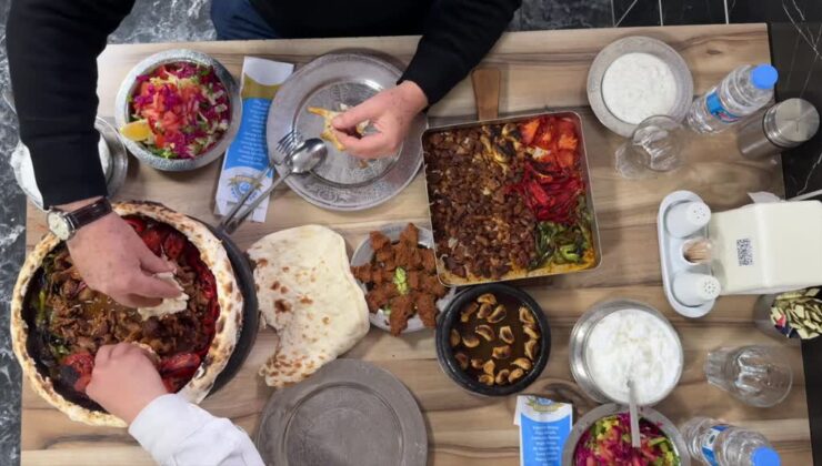 Kahramanmaraş’ın tescilli lezzeti “eli böğründe” iftarda ilgi görüyor