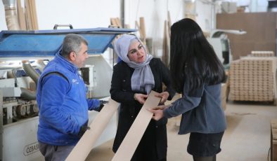 Kanseri yenen kadın kurduğu fabrikada 100 kişiye istihdam sağlıyor