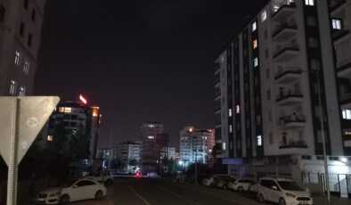 Karanlığa bürünen sokak aydınlanmayı bekliyor
