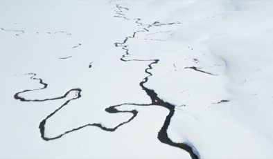 Ağrı’da karla kaplı menderesler görsel şölen sunuyor