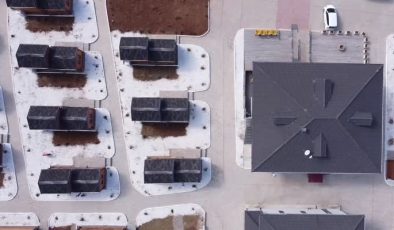 Kayak için gittikleri bölgedeki ihtiyacı görüp devlet desteğiyle konaklama tesisi kurdular