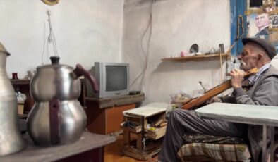 Kendi çabasıyla öğrendiği 85 yaşındaki müzik tutkunu Mehmet Gül’ün öyküsü