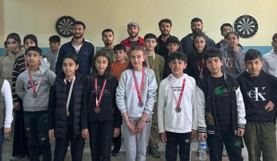 Kulp’ta Okullar Arası Dart Turnuvasında Atatürk Ortaokulu Rüzgârı
