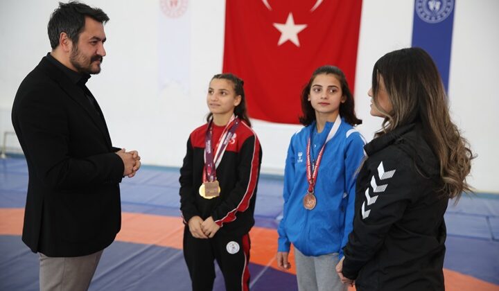 Milli güreşçi Şirin Aşkara, gözünü Avrupa şampiyonluğuna dikti