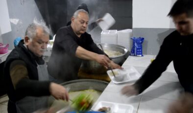 Mahalle sakinleri 20 yılı aşkın süredir birlikte iftar yapıyor