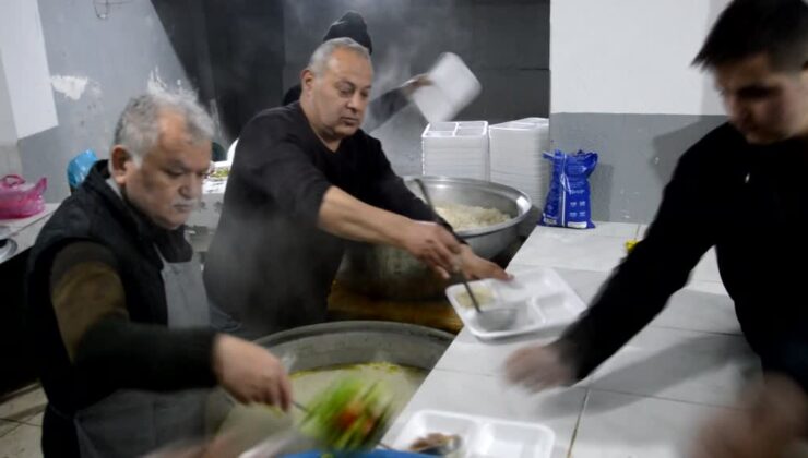 Mahalle sakinleri 20 yılı aşkın süredir birlikte iftar yapıyor