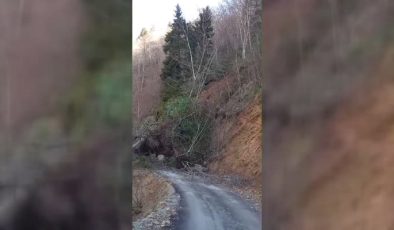 Mahalle yolundaki heyelan kamera tarafından kaydedildi