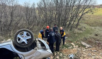 Mardin’de devrilen otomobildeki 3 kişi yaralandı