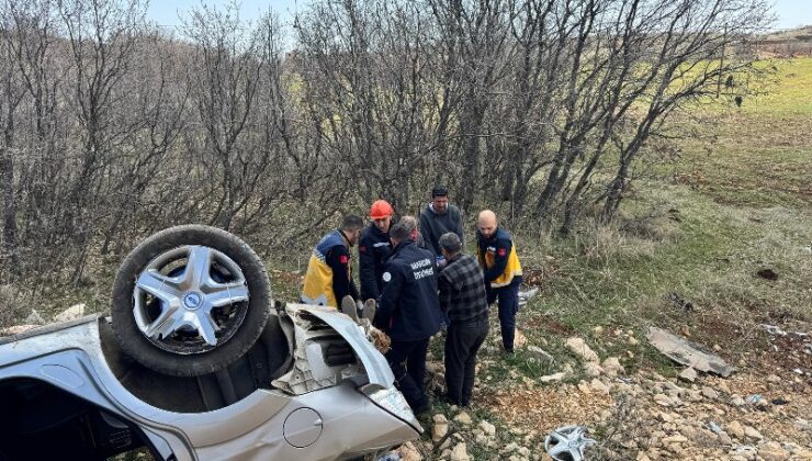 Mardin’de devrilen otomobildeki 3 kişi yaralandı