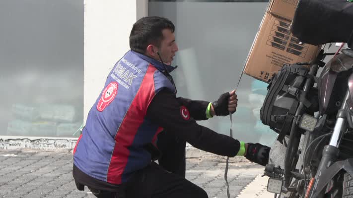 Motokurye iyilik için yollarda: Her yükü gönülden taşıyor