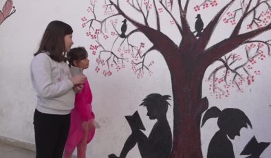 Müdürlüğünü yaptığı okulu adeta sanat galerisine çevirdi