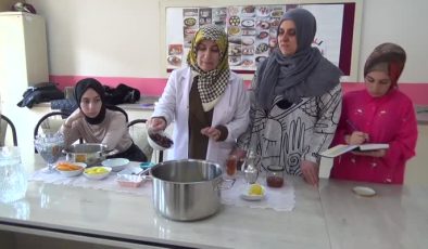 Muş’ta aşçılık kursuna katılan kadın kursiyerler, Osmanlı şerbeti üretiyor