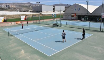 Okul Sporları Gençler Tenis Bölge Birinciliği müsabakaları, Şırnak’ta başladı
