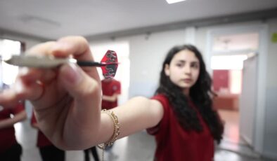 Okuldaki başarı dart oyunuyla sağlandı