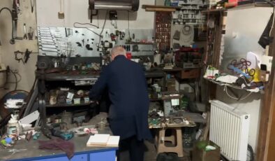 Ömrünü adadığı tamirciliği 45 yıldır ilk günkü heyecanla sürdürüyor