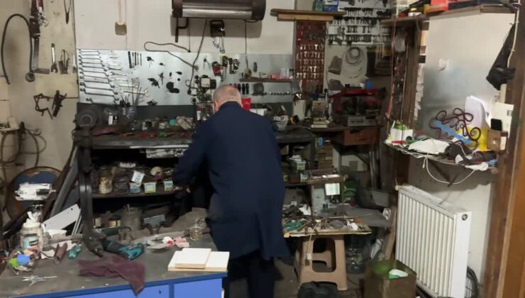 Ömrünü adadığı tamirciliği 45 yıldır ilk günkü heyecanla sürdürüyor