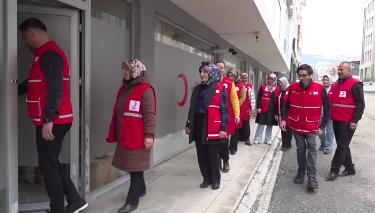 Doğuştan engelli ama gönlü sınırsız: Her güne bir yardım sığıyor