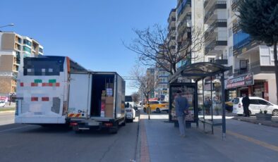 Otobüs Durakları İşgal Altında