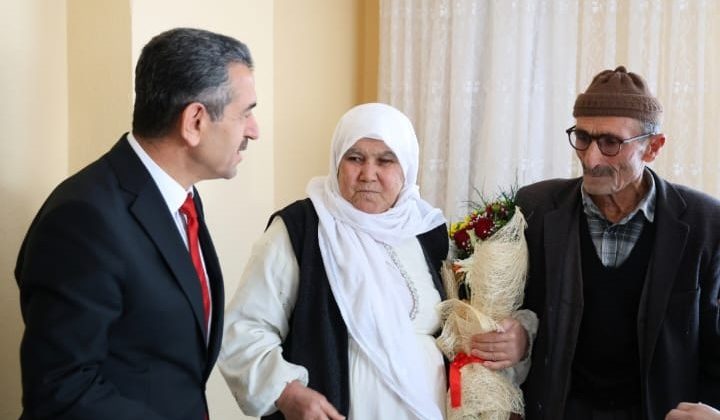Şırnak Valisi Ekici’den 52 yıllık evli çifte ziyaret