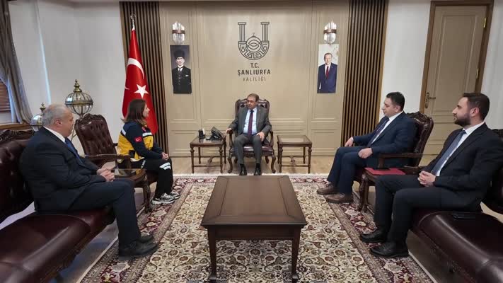 Şanlıurfa Valisi Şıldak, boğulma tehlikesi geçiren bebeği kurtaran 112 personelini ödüllendirdi