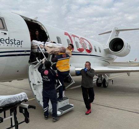Şanlıurfa’da kök hücre nakli olacak genç ambulans uçakla sevkedildi