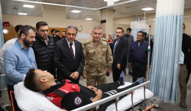 Şanlıurfa’da motosikletli yunus timinin otomobille çarpışması sonucu 2 polis yaralandı