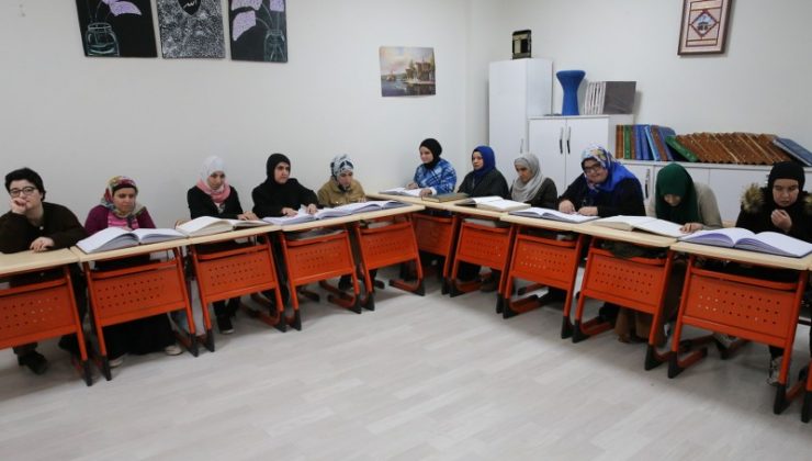 Şanlıurfalı görme engelli kadınlar, mukabele geleneğini Braille alfabesiyle sürdürüyor