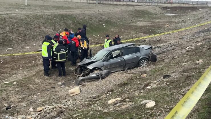Muş’ta otomobil şarampole devrildi, 1 kişi öldü 1 kişi yaralandı