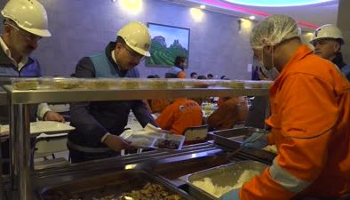 Siirt Valisi Kemal Kızılkaya madencilerle iftar yaptı