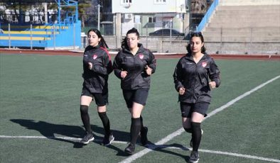 Siirtli kadın futbol hakemlerinin hedefi Süper Lig’de maç yönetmek