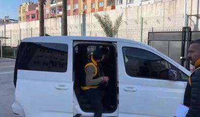 Silahla tehdit ettikleri iş insanından haraç isteyen 2 zanlı tutuklandı