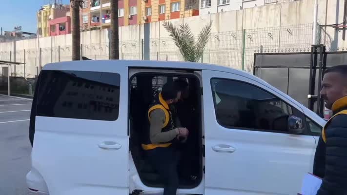 Silahla tehdit ettikleri iş insanından haraç isteyen 2 zanlı tutuklandı
