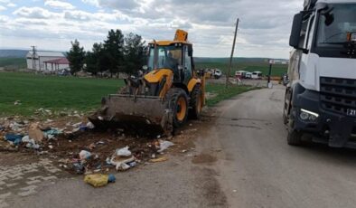 Silvan’da cadde ve sokaklardaki molozlar tek tek kaldırılıyor