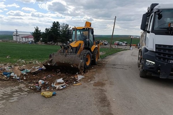 Silvan’da cadde ve sokaklardaki molozlar tek tek kaldırılıyor