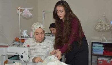 Şırnaklı genç girişimci KOSGEB’ten aldığı destekle çocuk kıyafetleri üretiyor