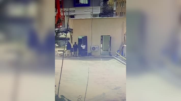 Sorgulama yapmak isteyen polislere mukavemet gösteren 2 kişi gözaltına alındı